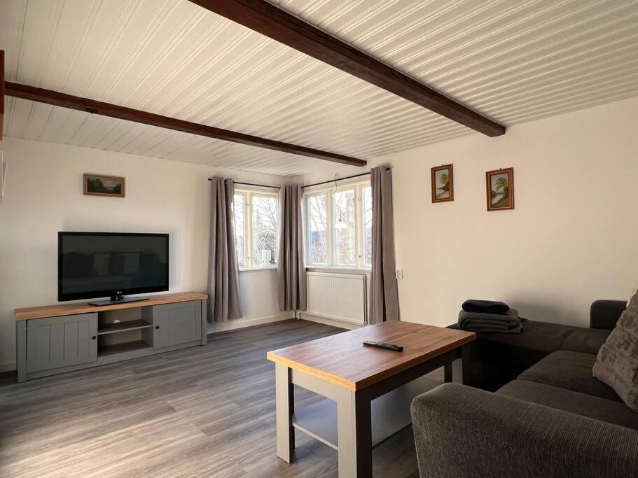Lantlig Villa I Ljungbyhed Esterno foto