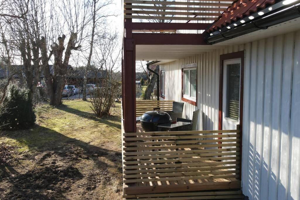 Lantlig Villa I Ljungbyhed Esterno foto