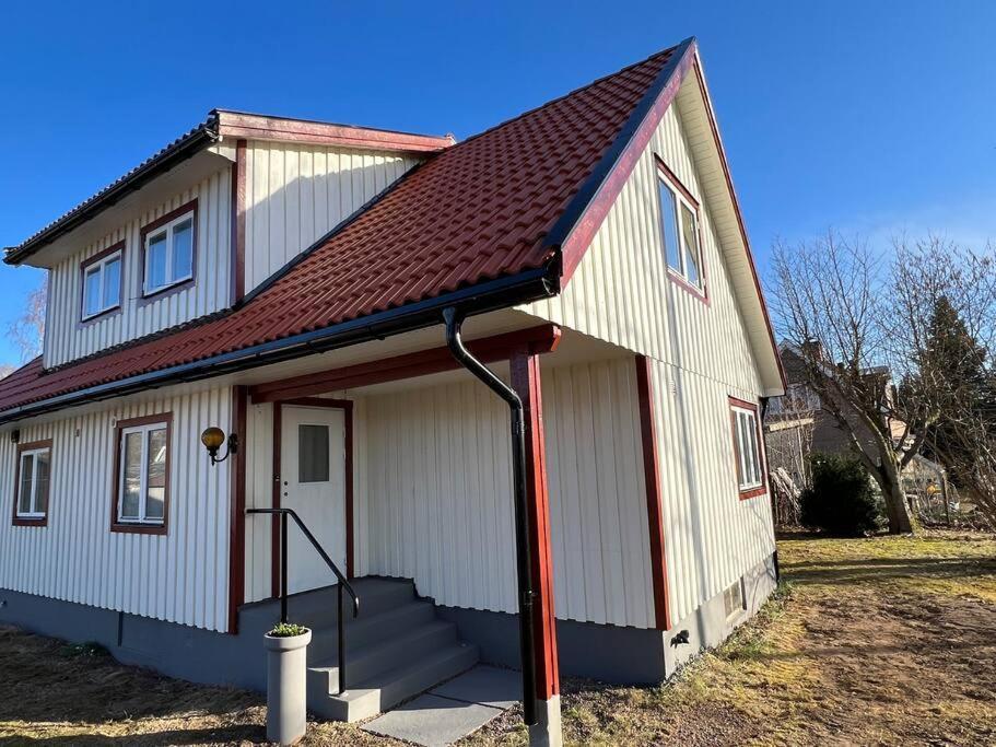 Lantlig Villa I Ljungbyhed Esterno foto