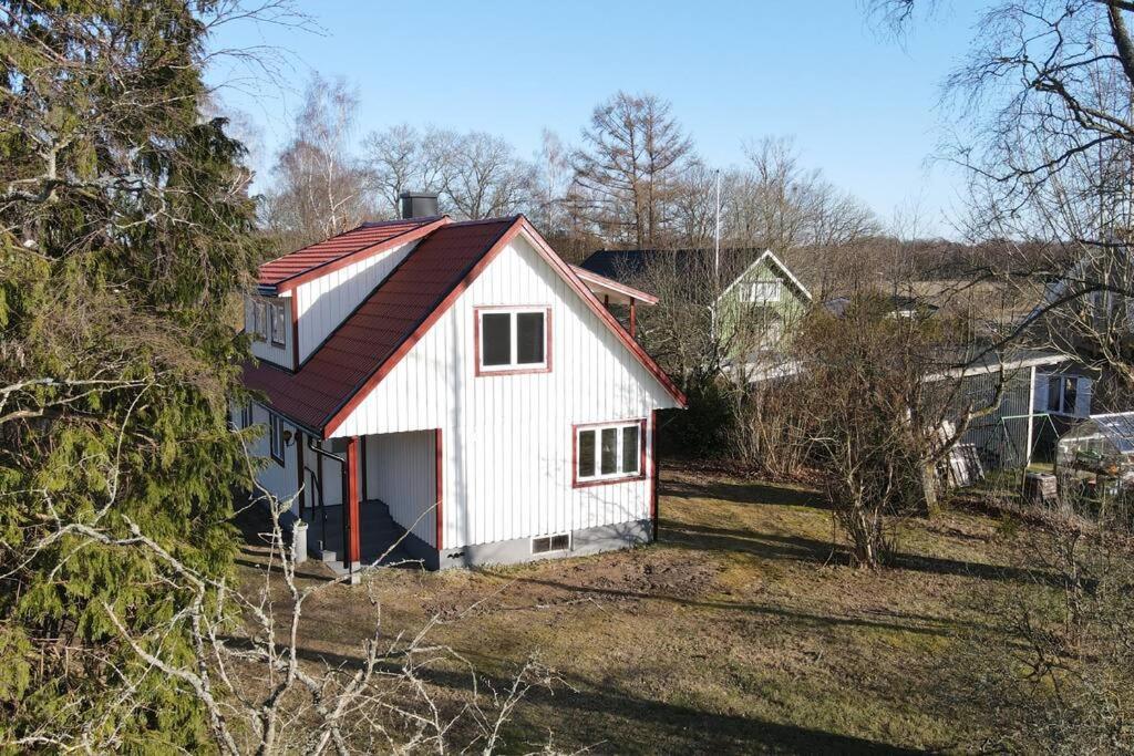 Lantlig Villa I Ljungbyhed Esterno foto